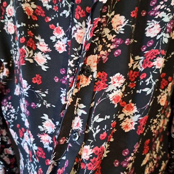 Elle floral button down blouse. XLarge - Picture 7 of 11